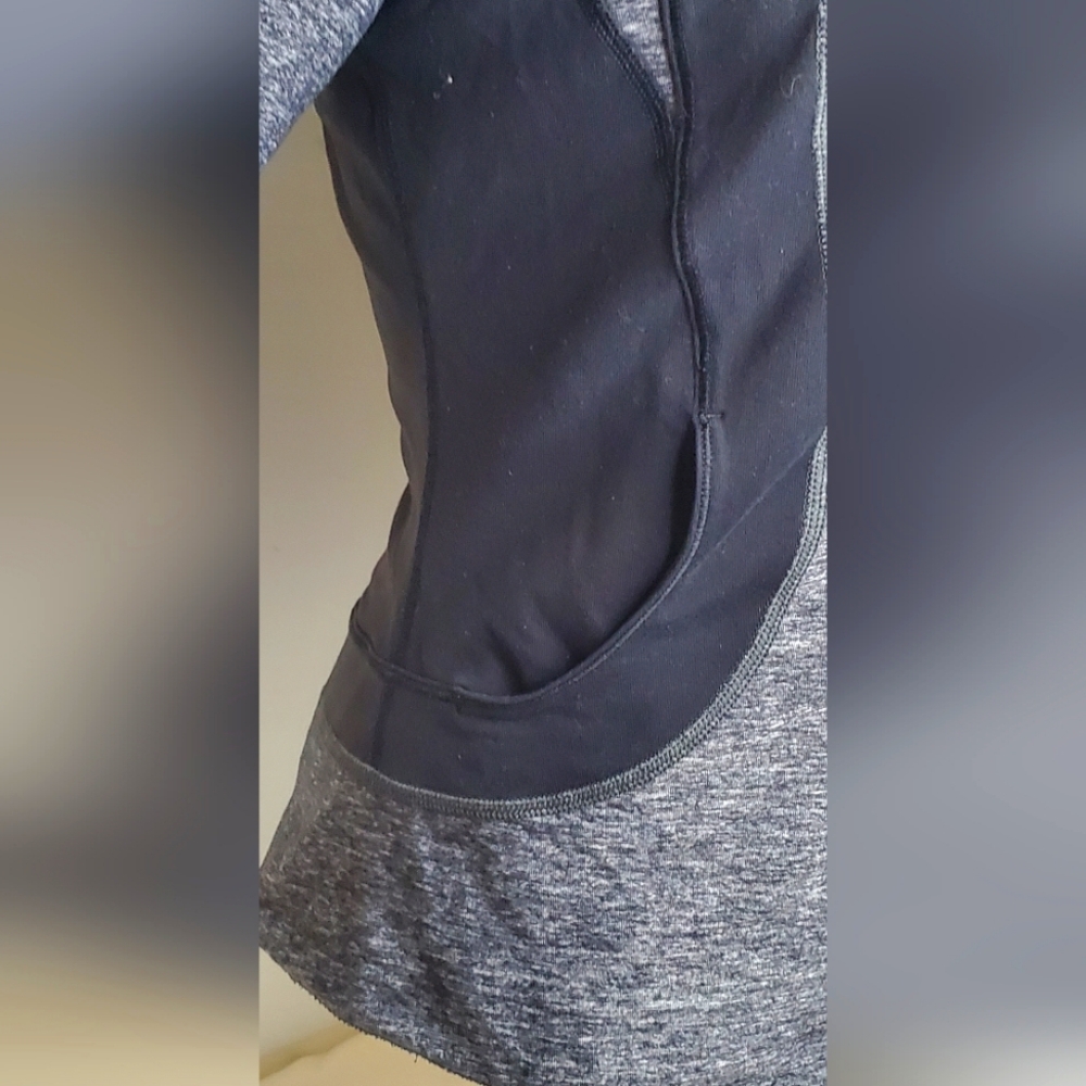 Lululemon Size 6 Zip-Up Jacket In Black - Picture 6 of 13